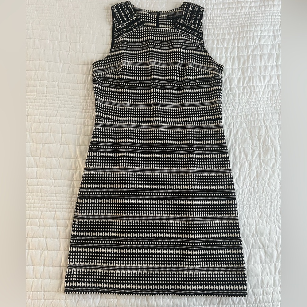 Banana Republic Black & White Geometric Shift Dress